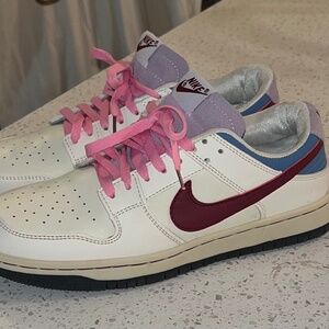 Nike SB Dunk Low Top Womens Sneakers Shoes. Size 8.5